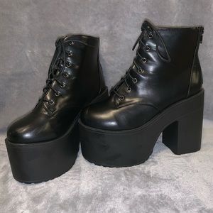 Hot Topic chunky platform heels